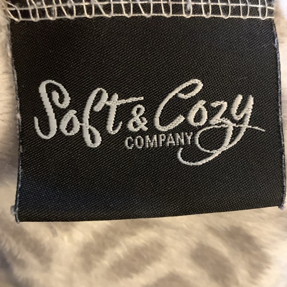 Soft & Cozy Company Hooded Blanket Fleece Hoodie - Picture 6 of 9